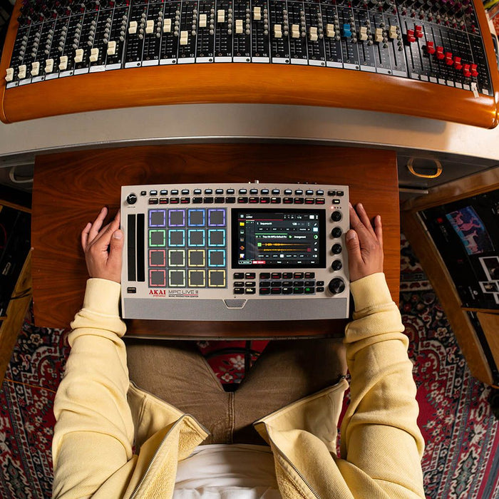 AKAI | MPC Live 3 Retro Version | Next - Gen Standalone Music Production Centre | Battery Powered (69/MPC-L3-RETRO) - Gsus4