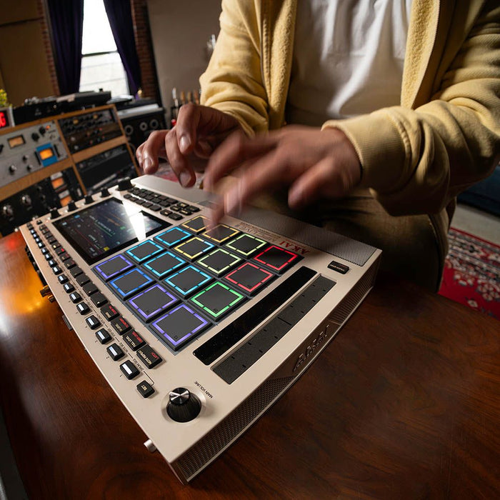 AKAI | MPC Live 3 Retro Version | Next - Gen Standalone Music Production Centre | Battery Powered (69/MPC-L3-RETRO) - Gsus4