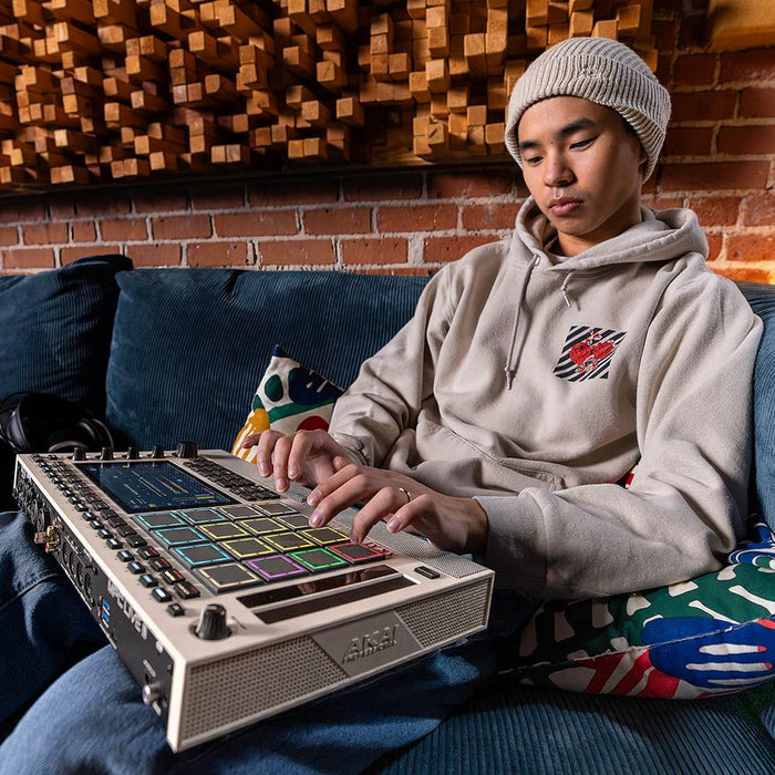 AKAI | MPC Live 3 Retro Version | Next - Gen Standalone Music Production Centre | Battery Powered (69/MPC-L3-RETRO) - Gsus4