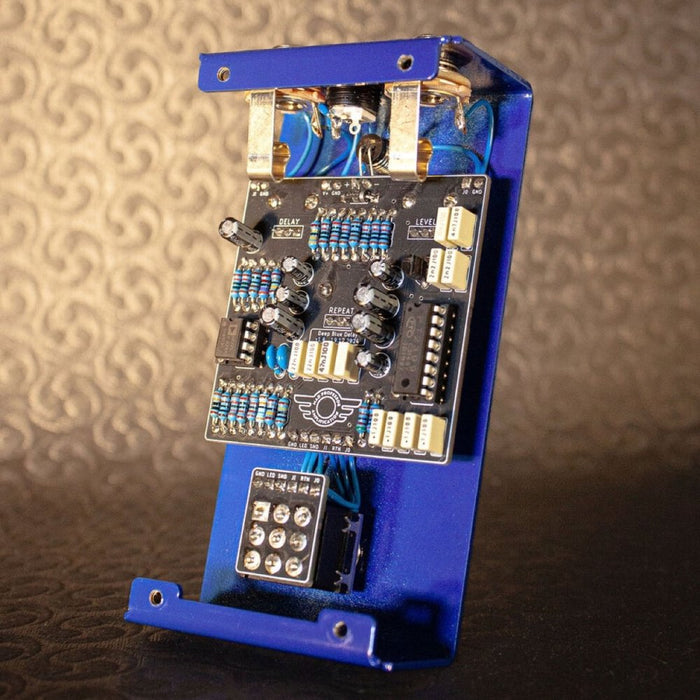 Mad Professor | HANDWIRED Deep Blue Delay | Tape Echo Delay (MAD-DBD-HW) - Gsus4